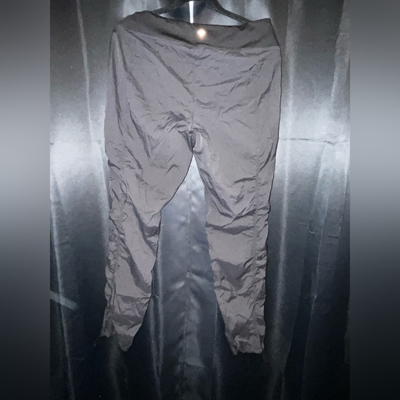 Mark’s Work Warehouse Outdoor/Work Pants - Picture 2 of 3